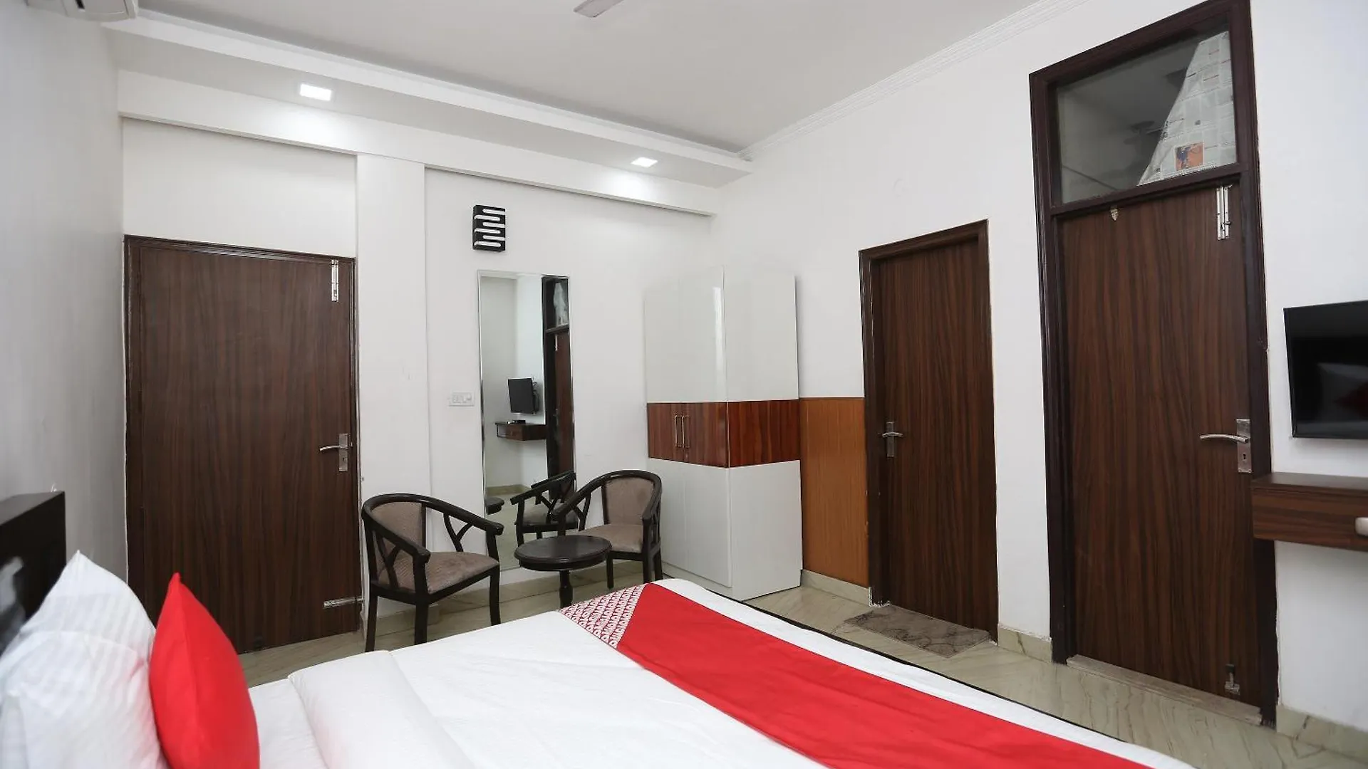 Hotel O Krishna Inn Gurgaon
