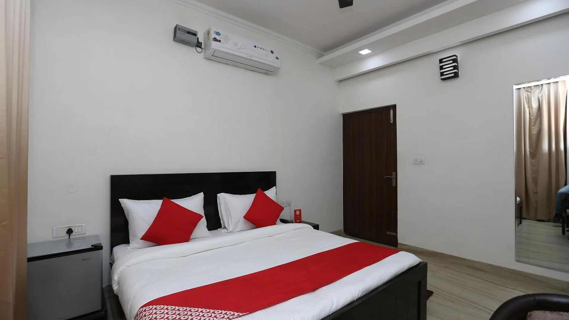 Hotel O Krishna Inn Gurgaon