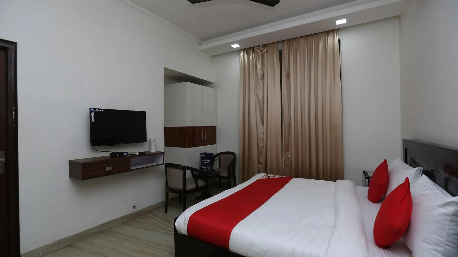 Hotel O Krishna Inn Gurgaon India